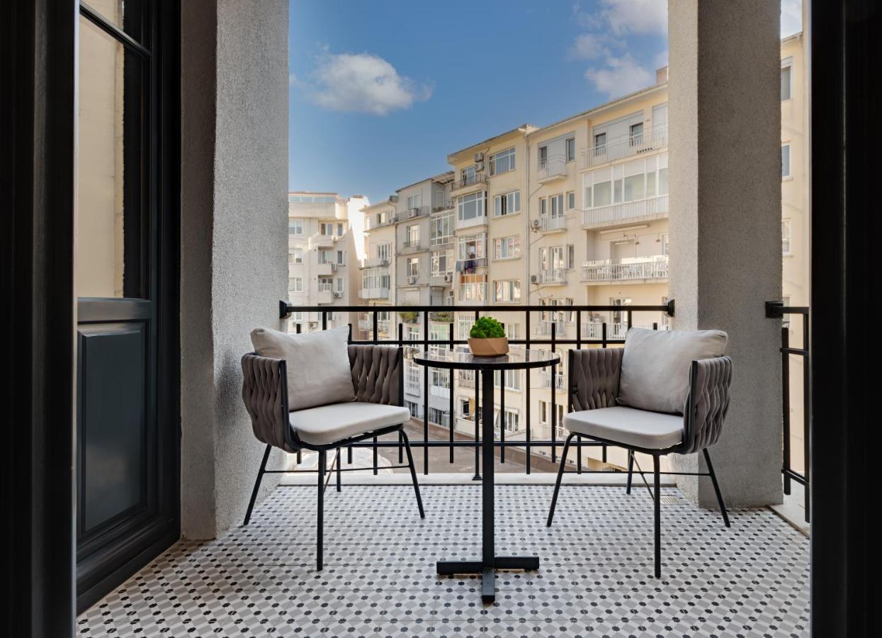 Gleam Collection Hotel Istambul Exterior foto Balcony of a hotel room