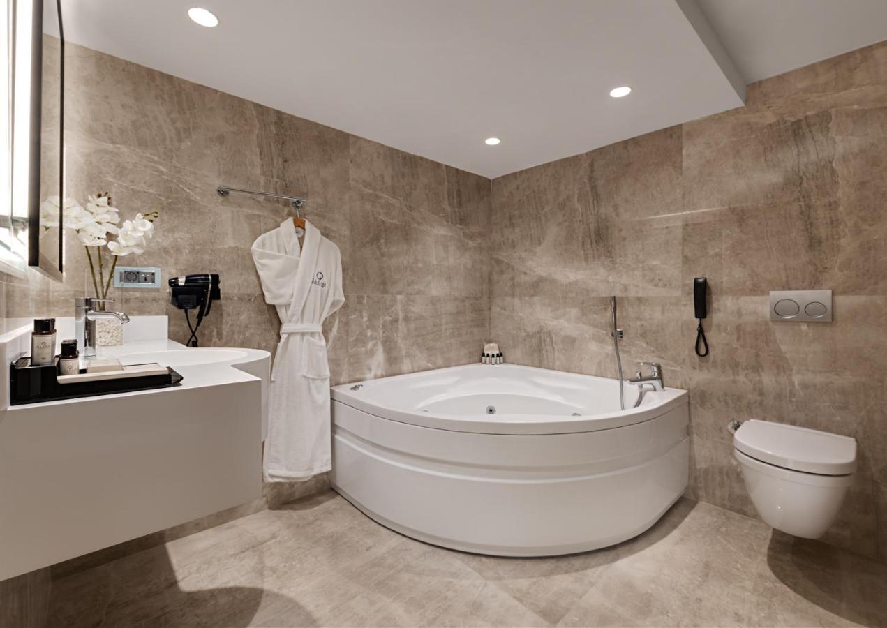 Gleam Collection Hotel Istambul Exterior foto Bathroom