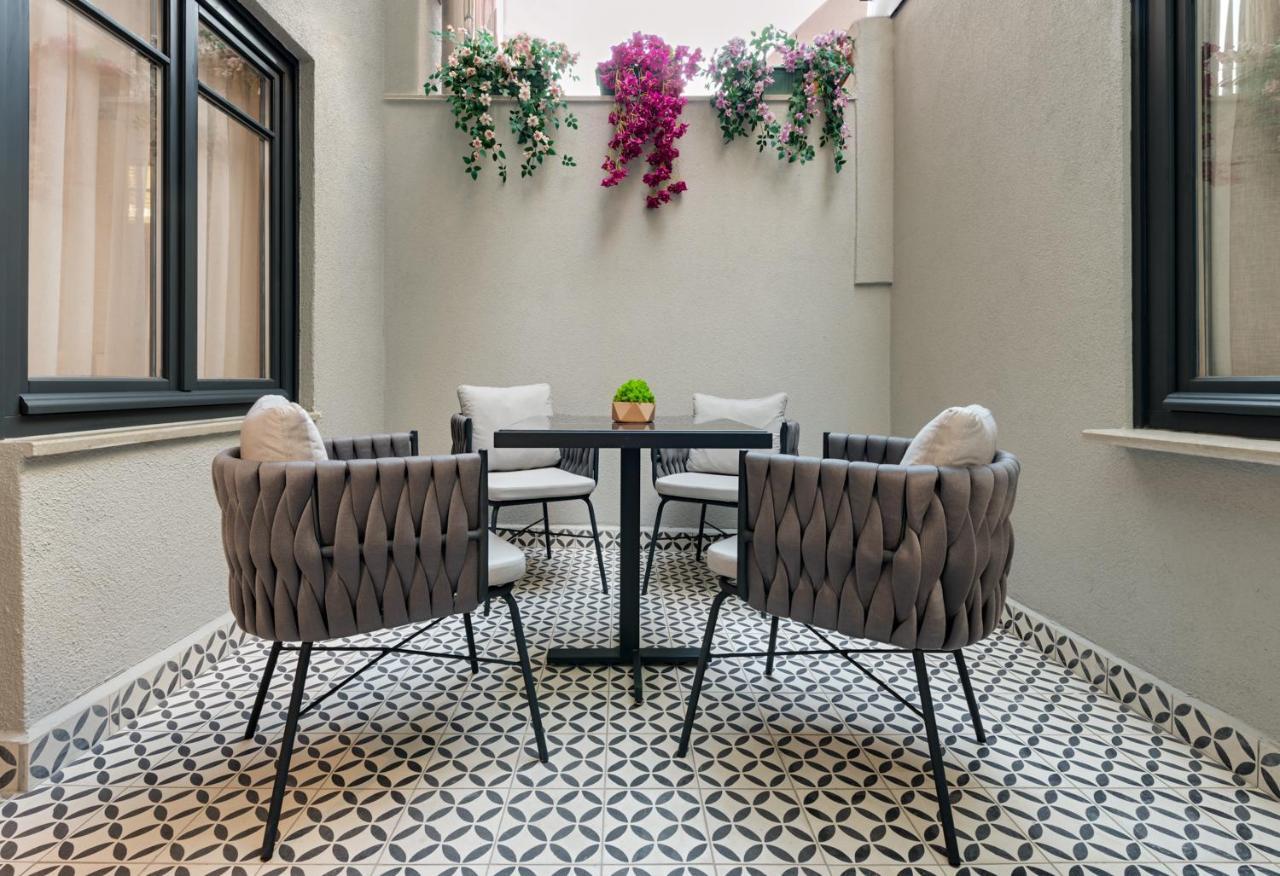 Gleam Collection Hotel Istambul Exterior foto A balcony in a house