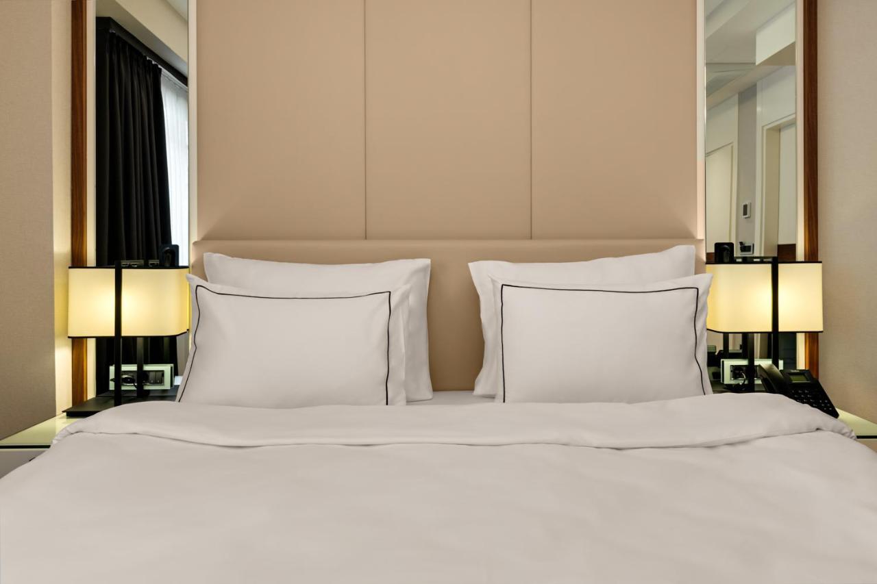 Gleam Collection Hotel Istambul Exterior foto A bed with two pillows