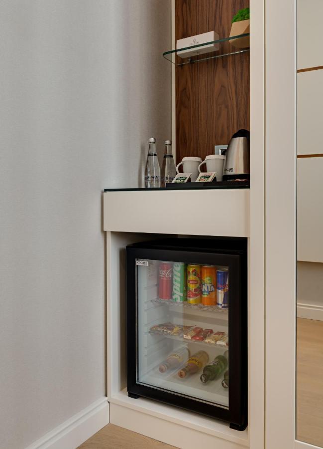 Gleam Collection Hotel Istambul Exterior foto A mini-bar in a hotel room